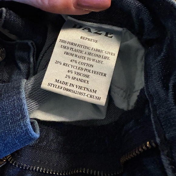 DAZE Denim “Crush” Flare Jeans | Size‎ 25 | Sustainable Stretch Fit - Picture 7 of 8